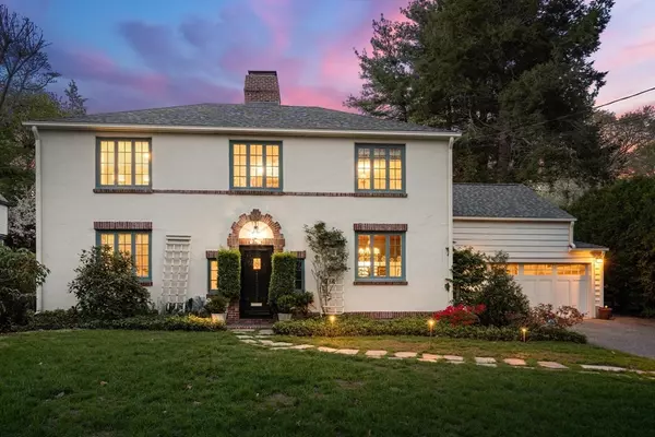 286 Quinobequin Rd, Newton, MA 02468