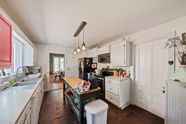 Easton, MA 02356,6 Oakland Ave