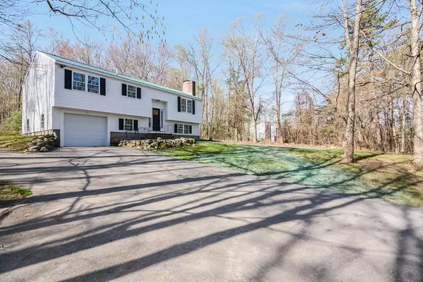 21 North End Road, Townsend, MA 01469