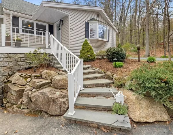 Hopkinton, MA 01748,28 Oakhurst Rd