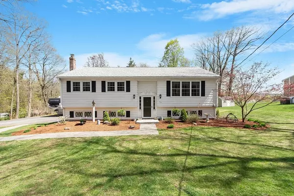 520 Rollstone Rd, Fitchburg, MA 01420