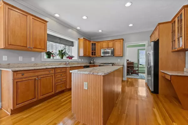 Walpole, MA 02071,8 Comstock Way