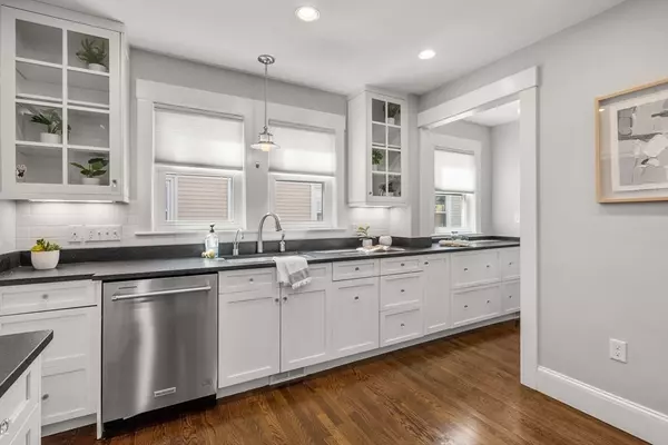 Newton, MA 02466,84 Auburn Street #1