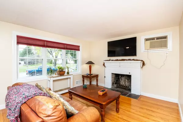 Franklin, MA 02038,1 Conlyn Ave