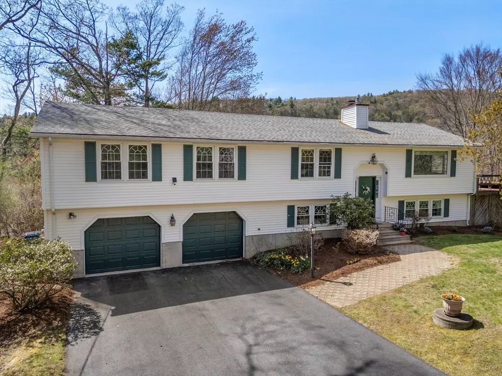 Sturbridge, MA 01566,28 Woodlawn Dr