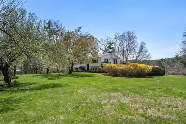 Sturbridge, MA 01566,28 Woodlawn Dr