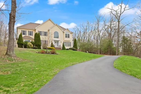 Methuen, MA 01844,4 Hawkes Brook Ln