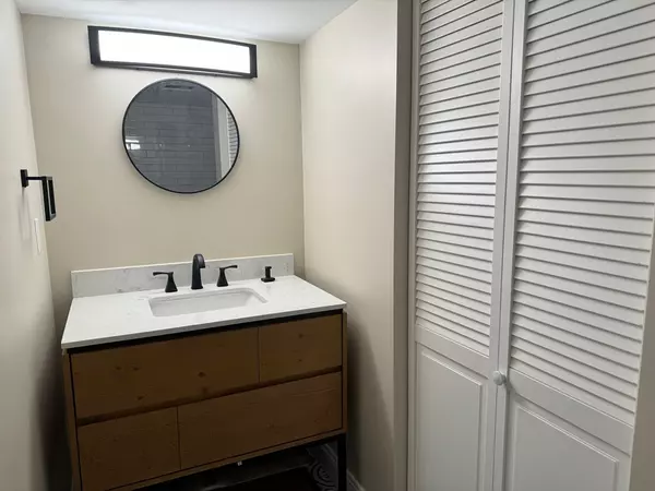 Lynn, MA 01902,72 Nahant St #B