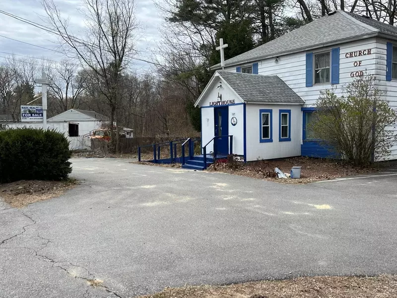 107 Whalom Rd, Lunenburg, MA 01462