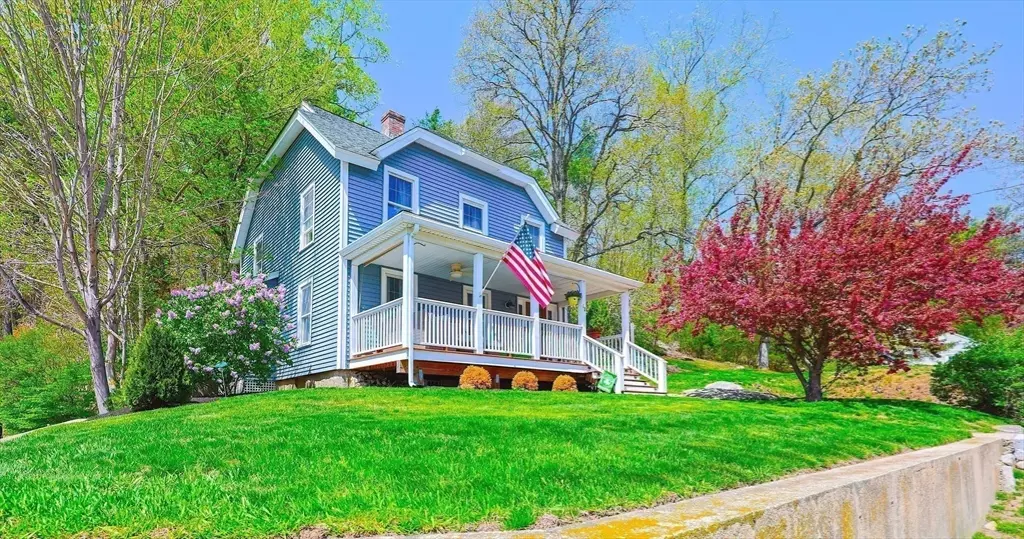 12 Hartford Ave N, Upton, MA 01568