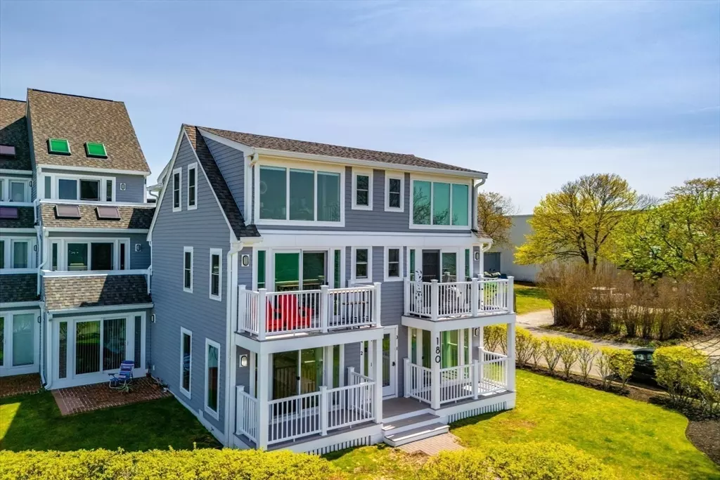 Hull, MA 02045,180 Cadish Ave #2