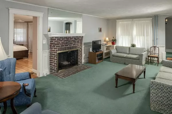 Hingham, MA 02043,10 Simmons Road