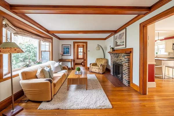 Lexington, MA 02421,11 Hilltop Ave