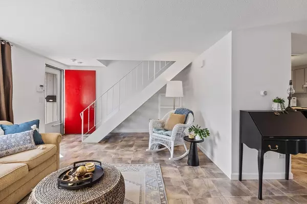 Barnstable, MA 02630,855 W Main St #11