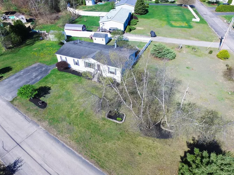 8 Cammett Dr, Raymond, NH 03077