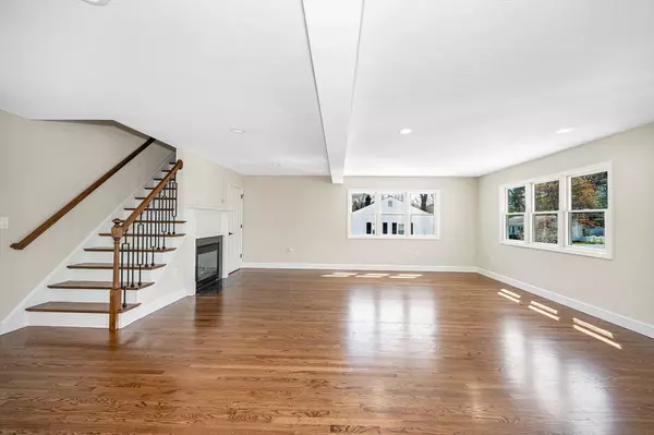 Chelmsford, MA 01863,15 Edgelawn Ave