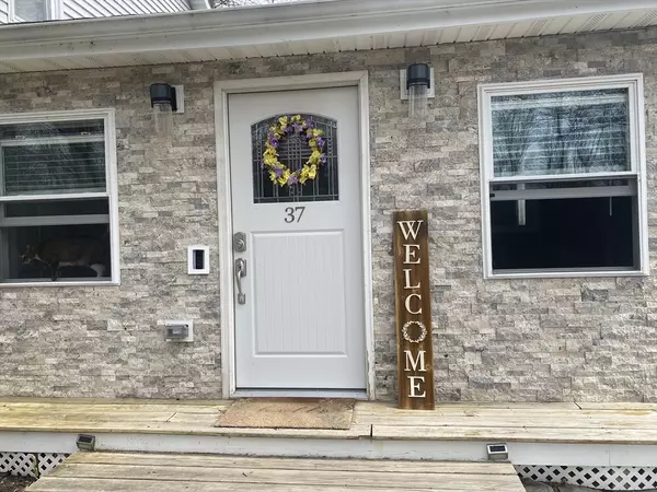 Webster, MA 01570,37 Scenic Ave