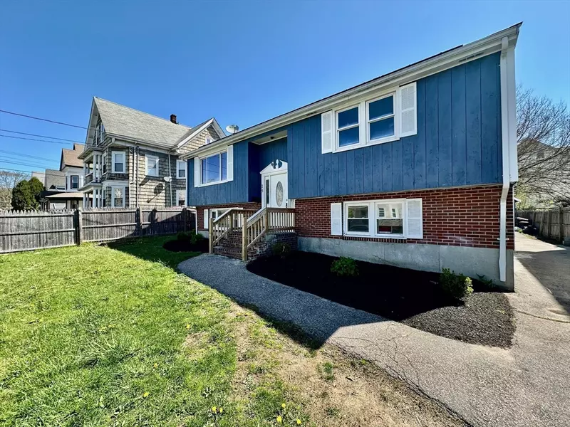 15 Ellis St, Brockton, MA 02301