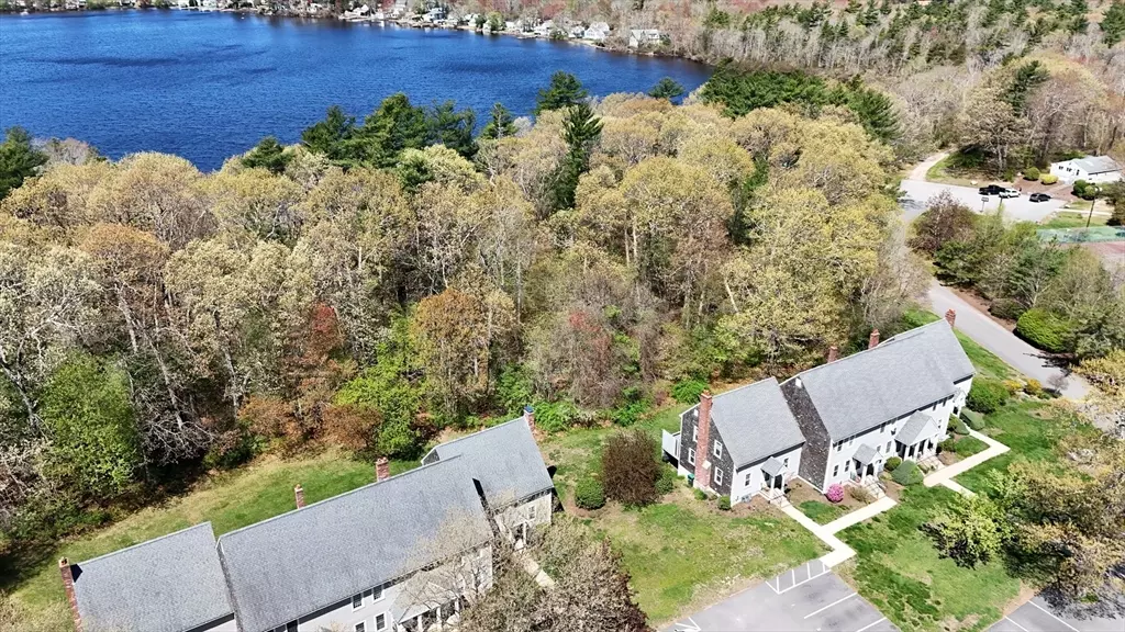 411 Twin Lakes Dr #411, Halifax, MA 02338