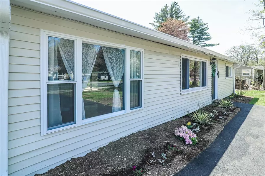 1114 Allen St, Springfield, MA 01118