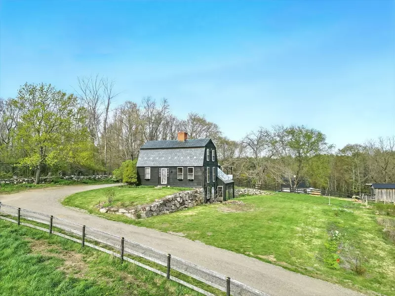 16 Ellis Rd, Southbridge, MA 01550