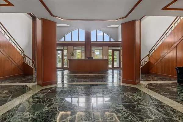 Quincy, MA 02171,1001 Marina Dr #213