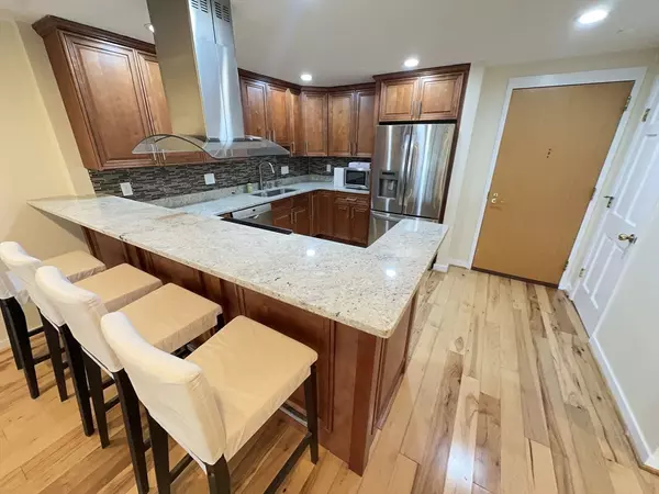 1001 Marina Dr #213, Quincy, MA 02171