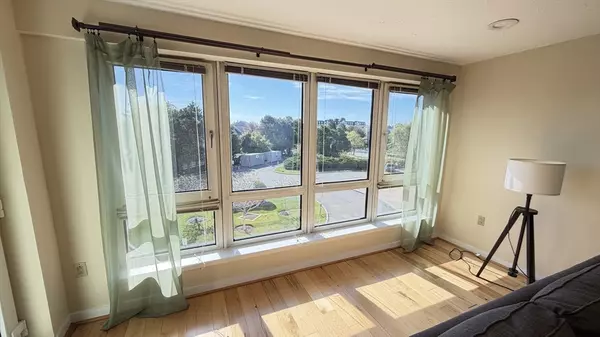 1001 Marina Dr #213, Quincy, MA 02171