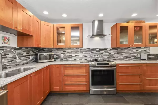 Medway, MA 02053,10 Shaw St