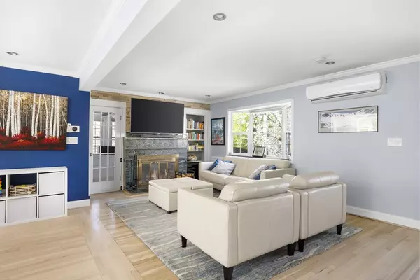 Dedham, MA 02026,17 Beech St