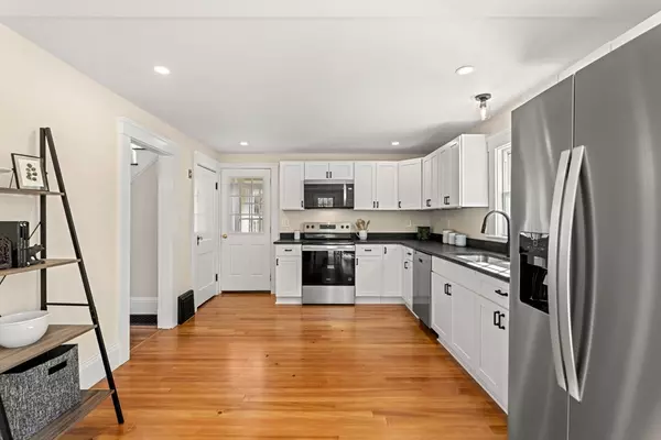 Amesbury, MA 01913,15 Middle Rd