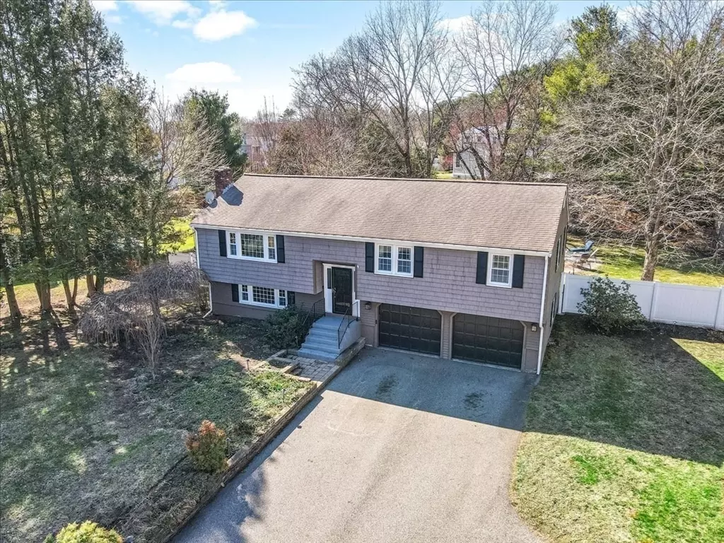 Medfield, MA 02052,74 Green St