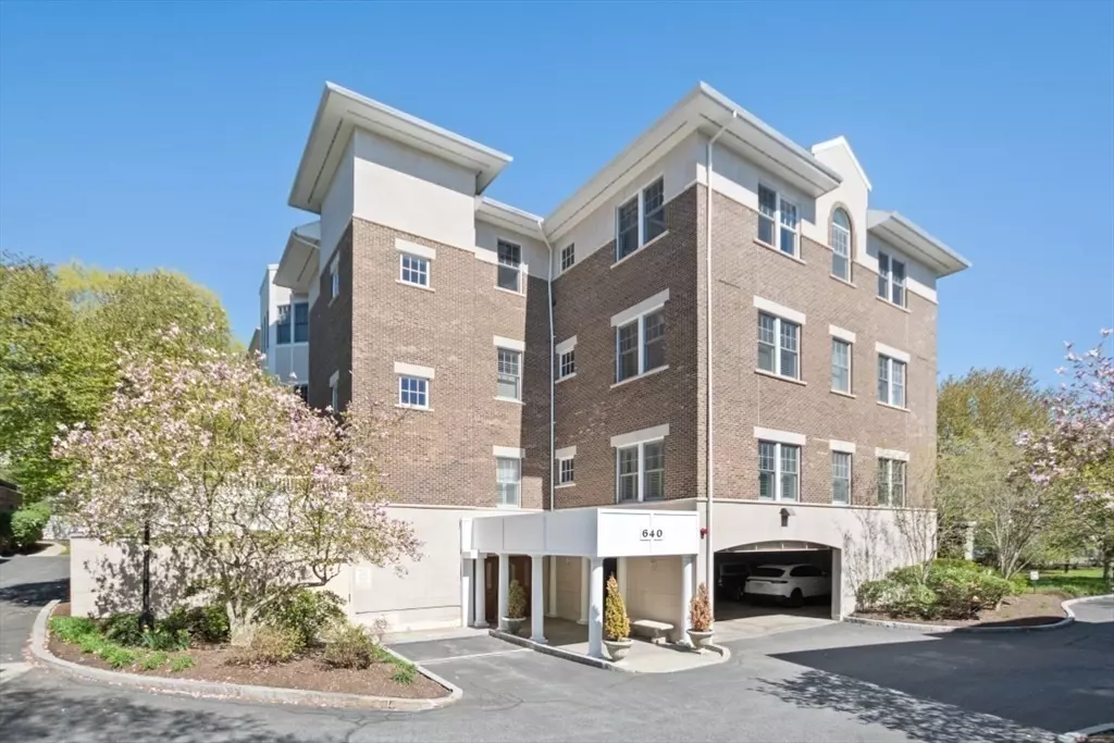 Brookline, MA 02467,640 Hammond Street #301