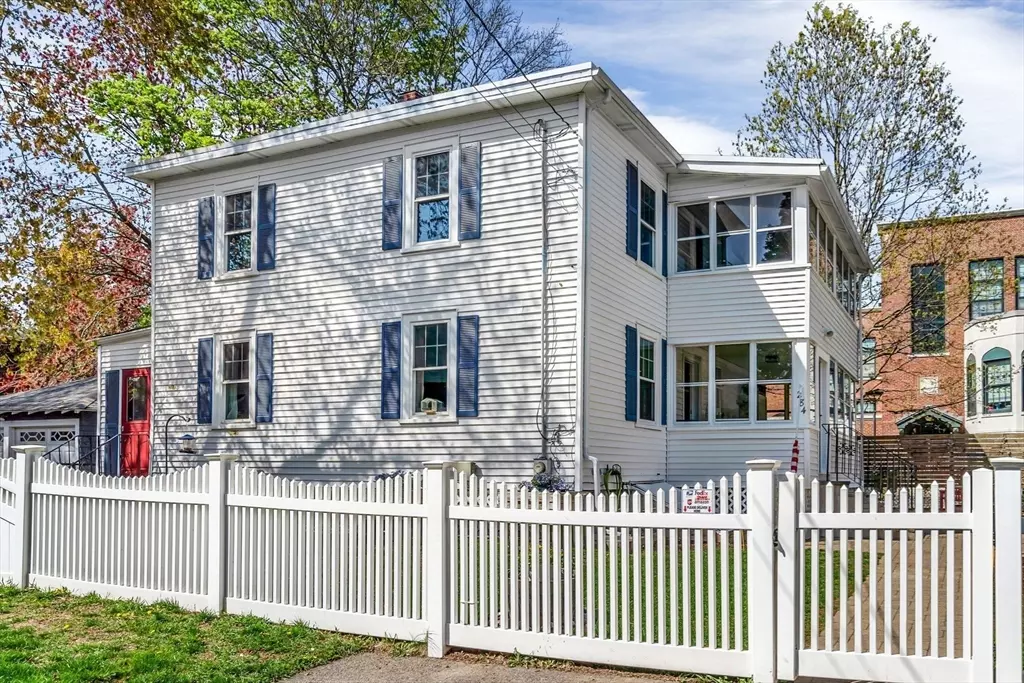 Waltham, MA 02453,284 Ash St