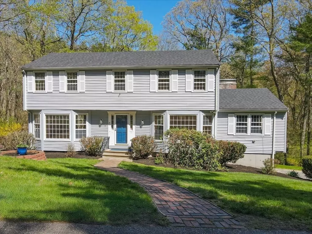 Medfield, MA 02052,15 Lee Rd