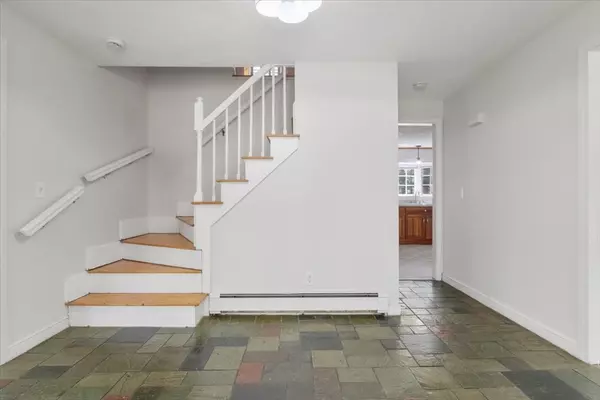 Medfield, MA 02052,15 Lee Rd