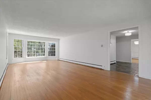 Medfield, MA 02052,15 Lee Rd