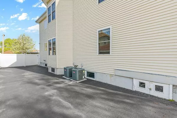 Medford, MA 02155,76-78 Bradbury Ave #76
