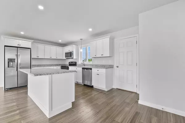 Fall River, MA 02721,1 Lawrence #A