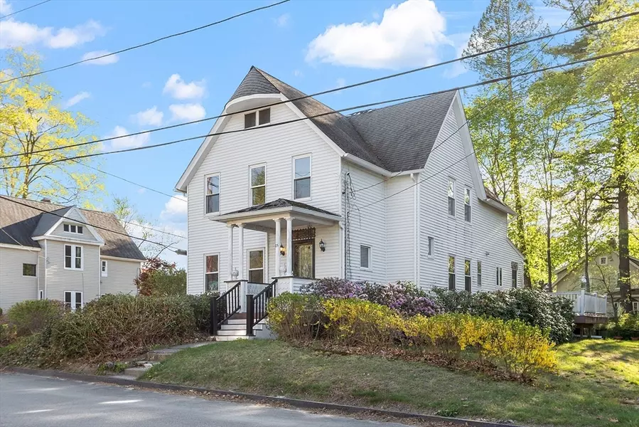 25 Montague St, Worcester, MA 01603