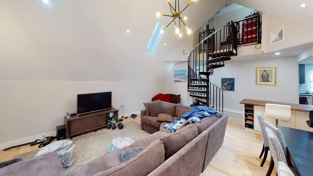 15 Lanark Rd #4, Brookline, MA 02445