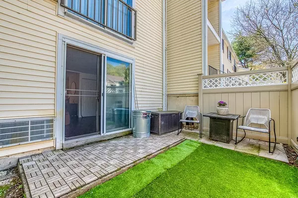 Natick, MA 01760,15 Village Hill Ln #1