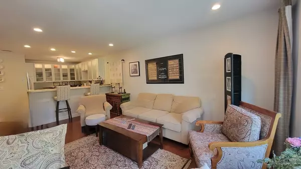 Newton, MA 02459,210 Nahanton St #406