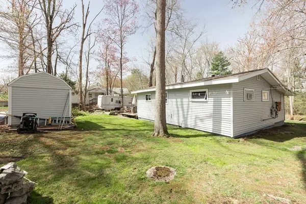 Douglas, MA 01516,54 Shore Road