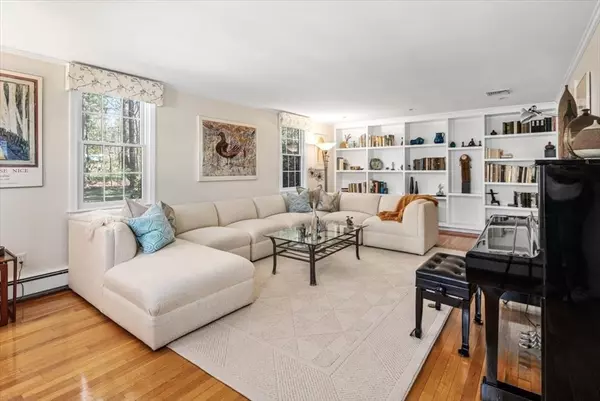 Hingham, MA 02043,11 Queen Anne Lane