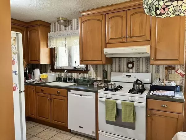 Acushnet, MA 02743,897 Tobey St