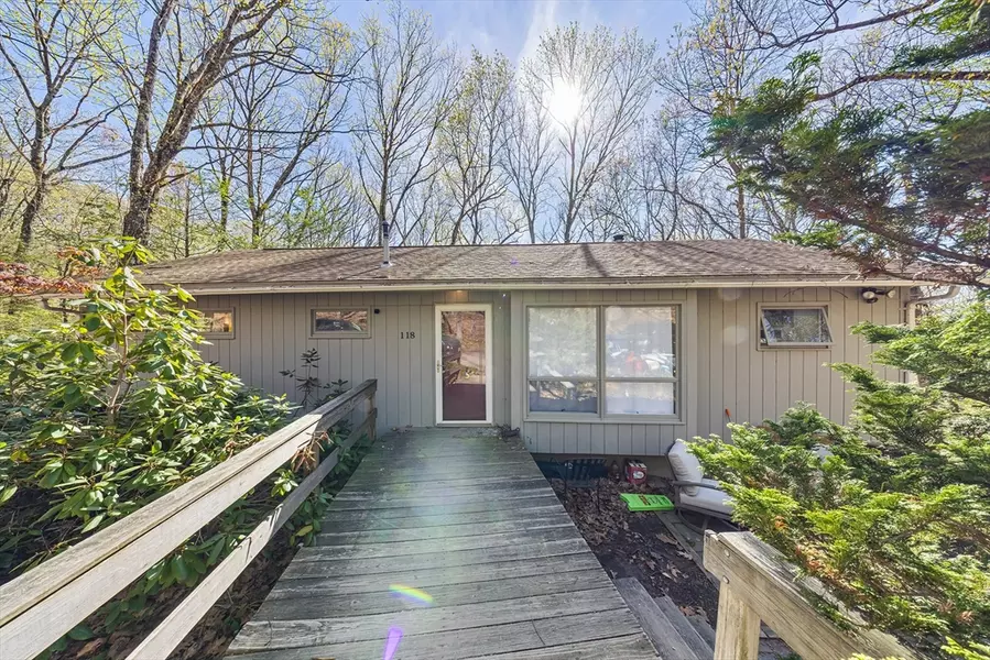 118 Vaughn Hill Rd, Bolton, MA 01740
