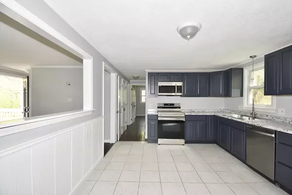 West Springfield, MA 01089,136 Queen Ave