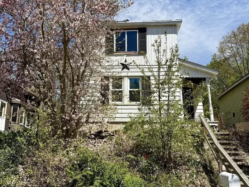 77 Washington St, Greenfield, MA 01301