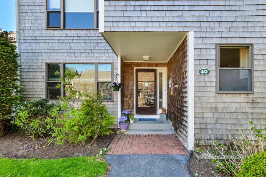 4 Riverview Ave #G, Mashpee, MA 02649